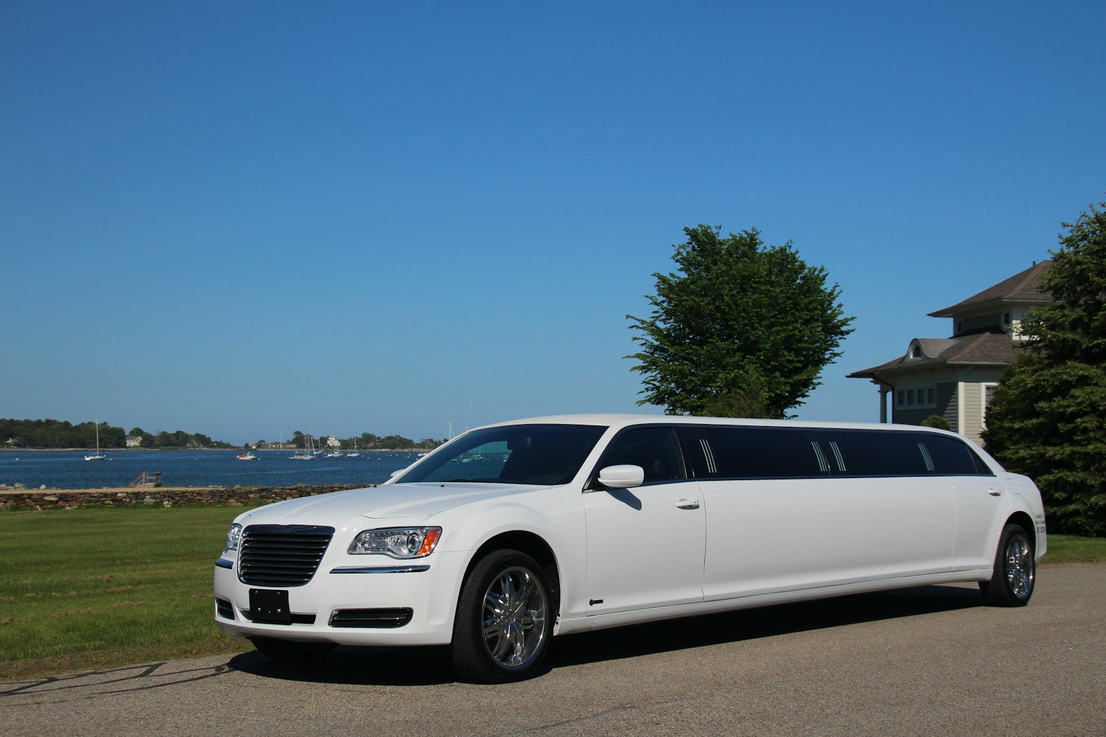 Wedding Dreams on Wheels: Best Hamilton Limousine Services for Your Big Day